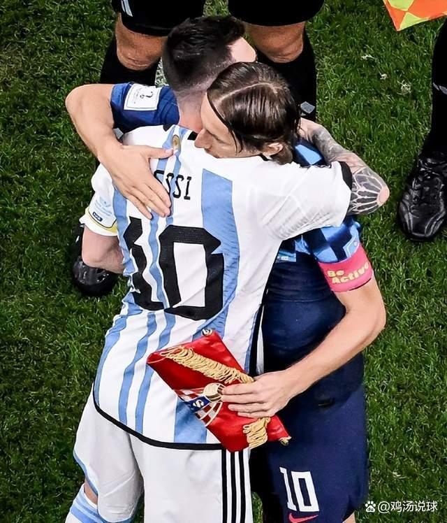 多特蒙德碾压尤文，阿尔瓦雷斯刷新纪录