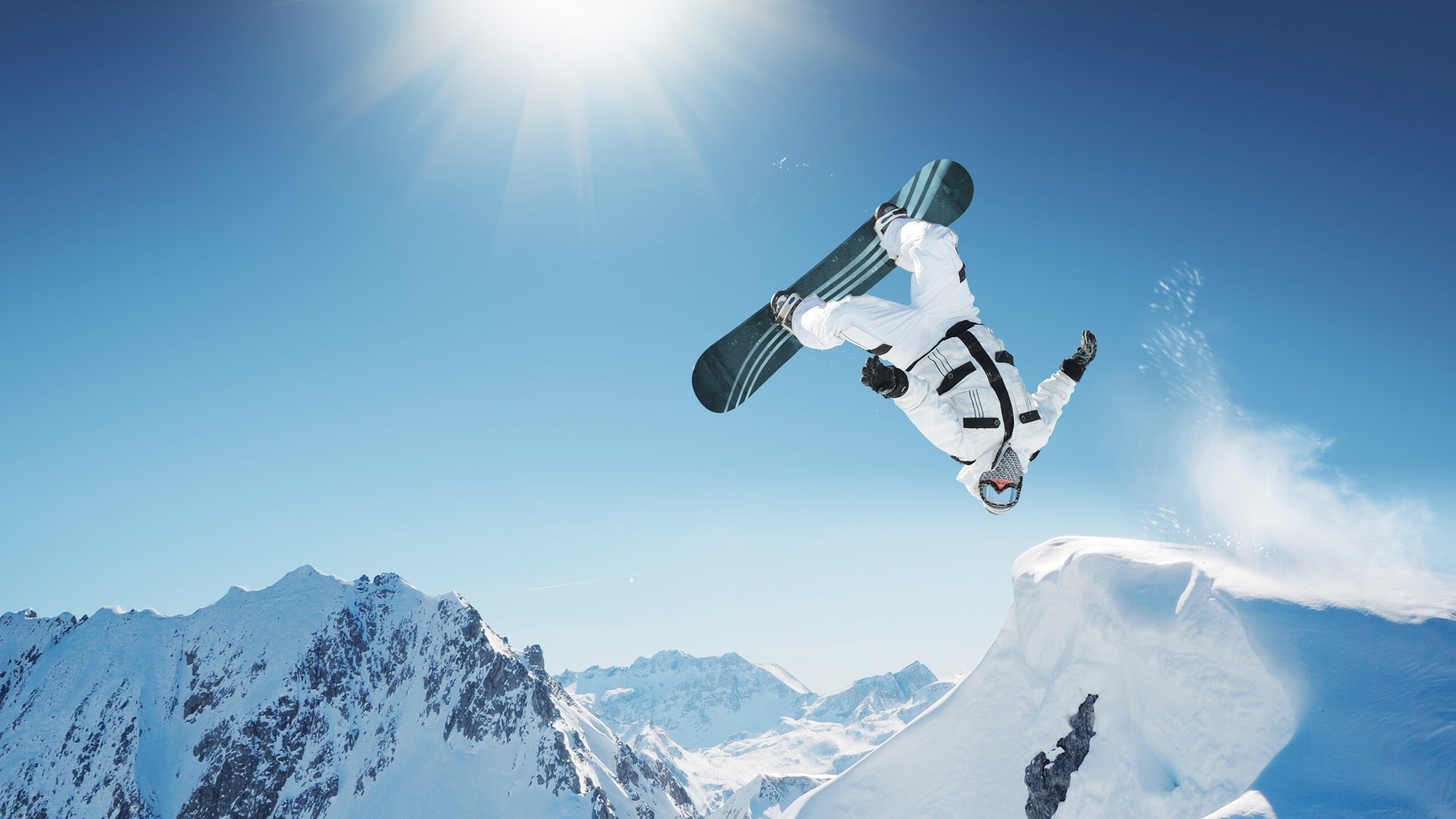 魔术防守锁死雷霆,东契奇在欧冠淘汰赛接管比赛,当体系与天才在篮球世界两端同时闪耀