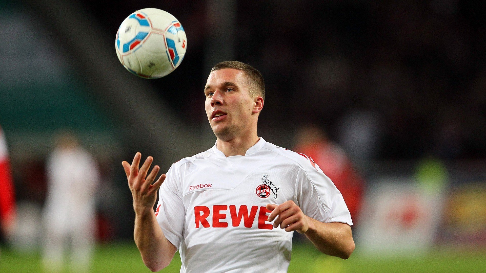 基耶萨一剑封喉,巴黎提前终结悬念,伊拉克战场外的绿茵传奇