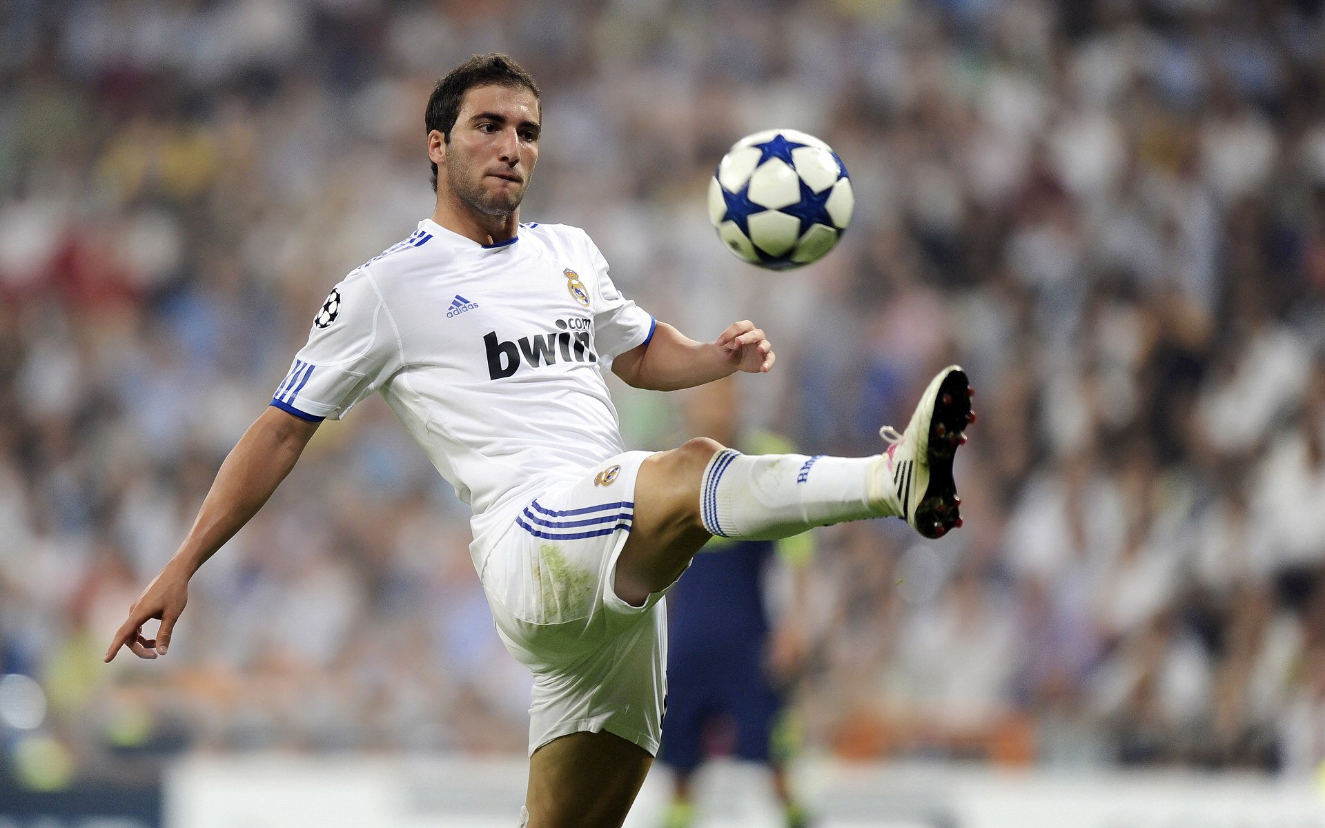 爱游戏-英超争冠之夜，范戴克赛后评分拉满，诠释何为定海神针